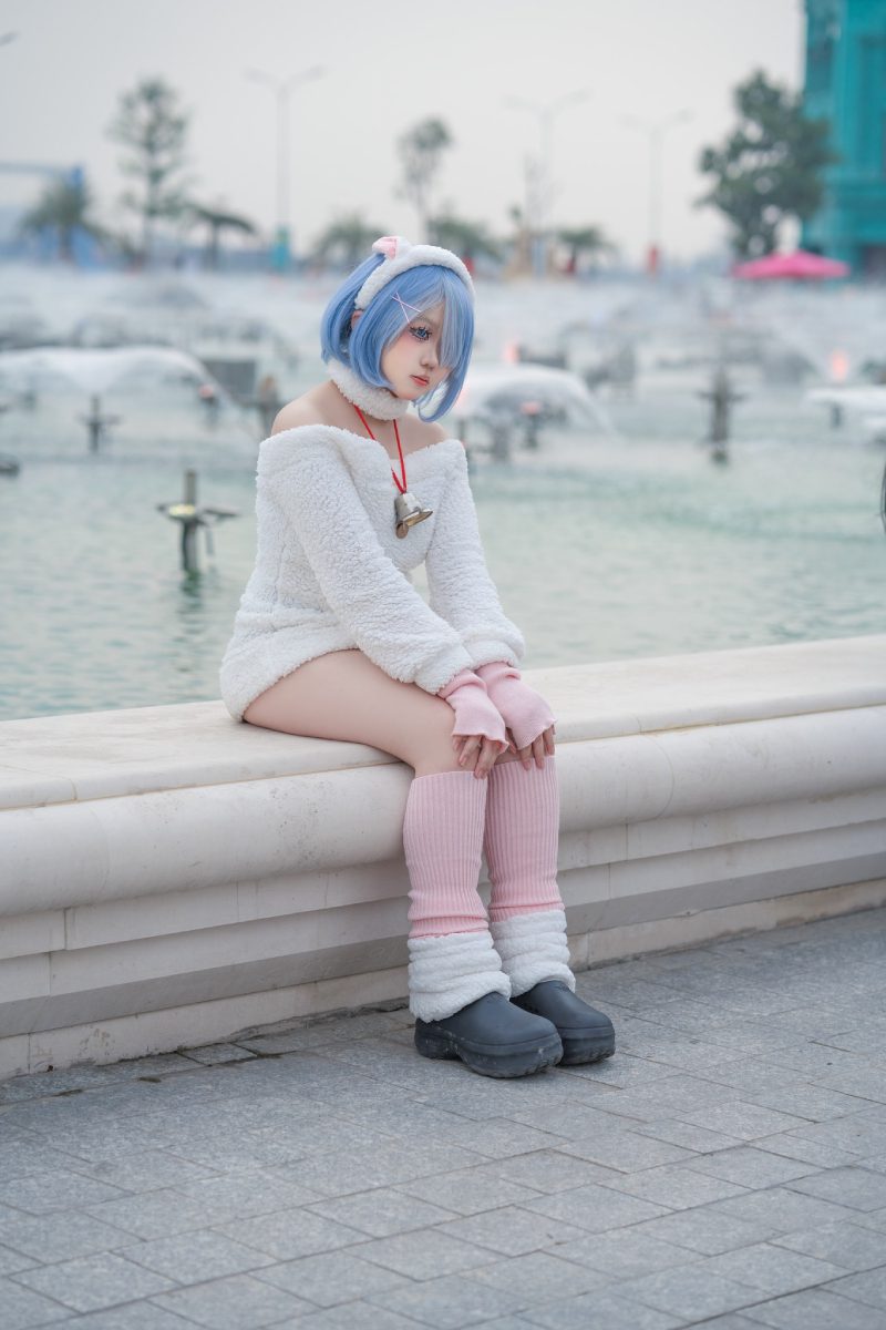 Gái xinh cosplay to tròn
