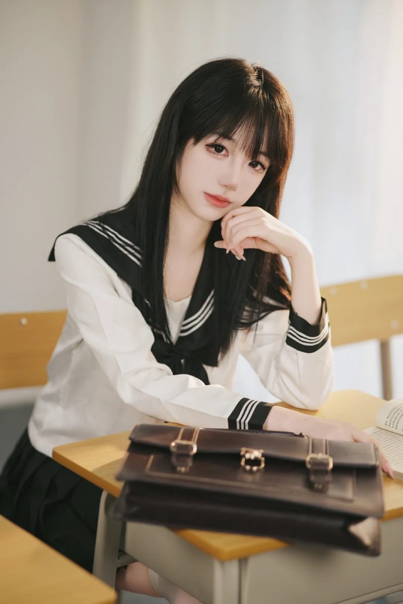 hình cosplay học sinh tóc dài xinh xắn