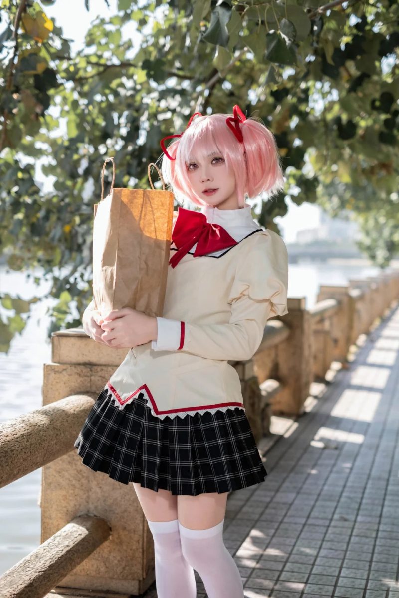 hình cosplay học sinh phong cách hiện đại
