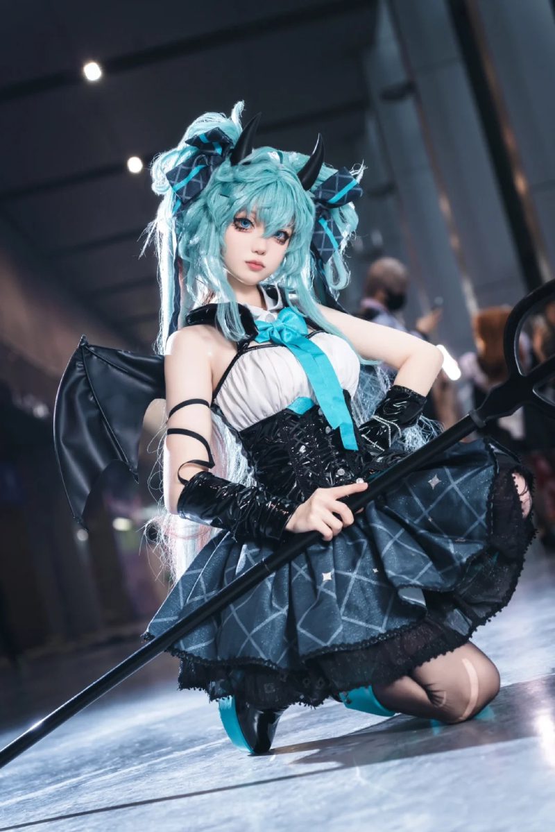 hình cosplay miku nakano dịu dàng