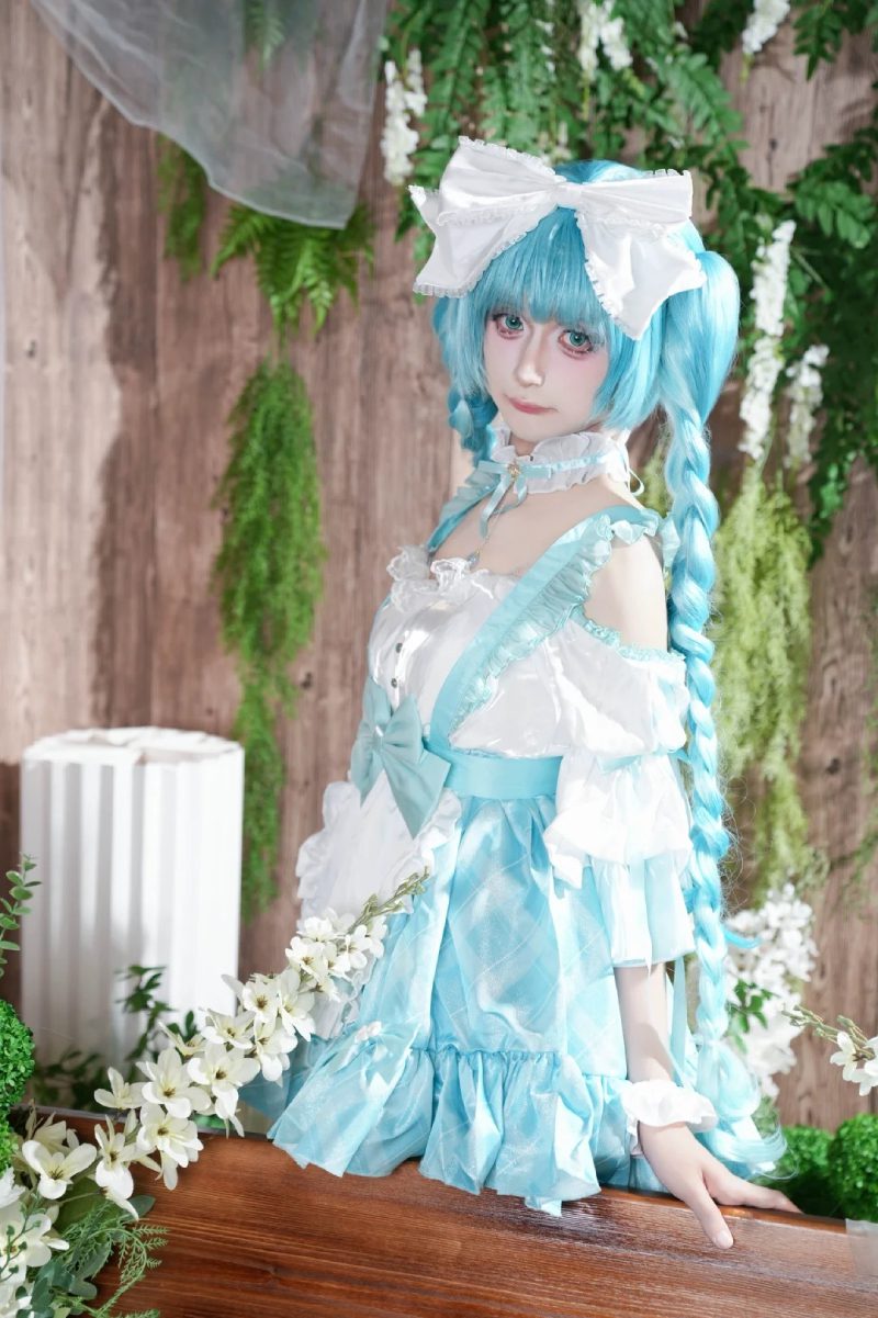ảnh cosplay miku nakano chụp studio