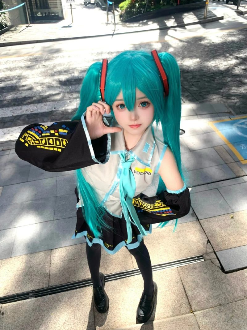 Cosplay anime kawaii với tạo hình nữ sinh đáng yêu