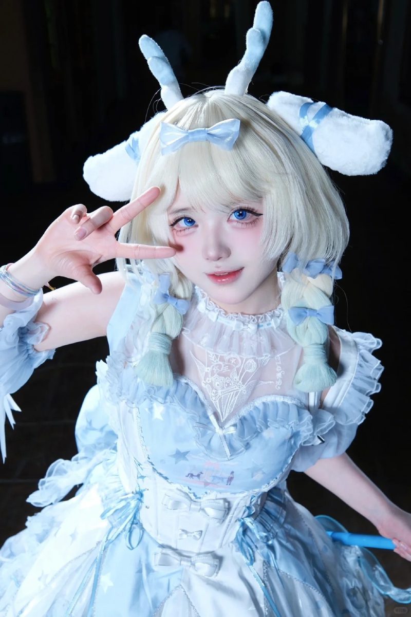 cosplay anime cute với tóc dài