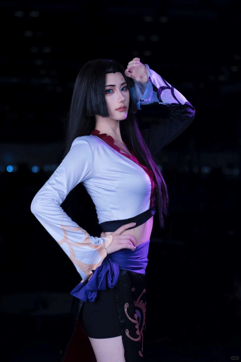 Hình ảnh cosplay Boa Hancock với thần thái sang chảnh