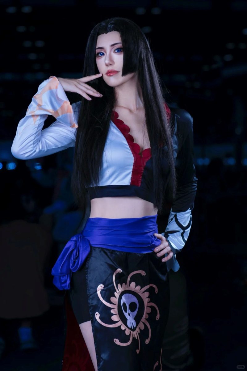 Cosplay Boa Hancock đẹp như bước ra từ manga