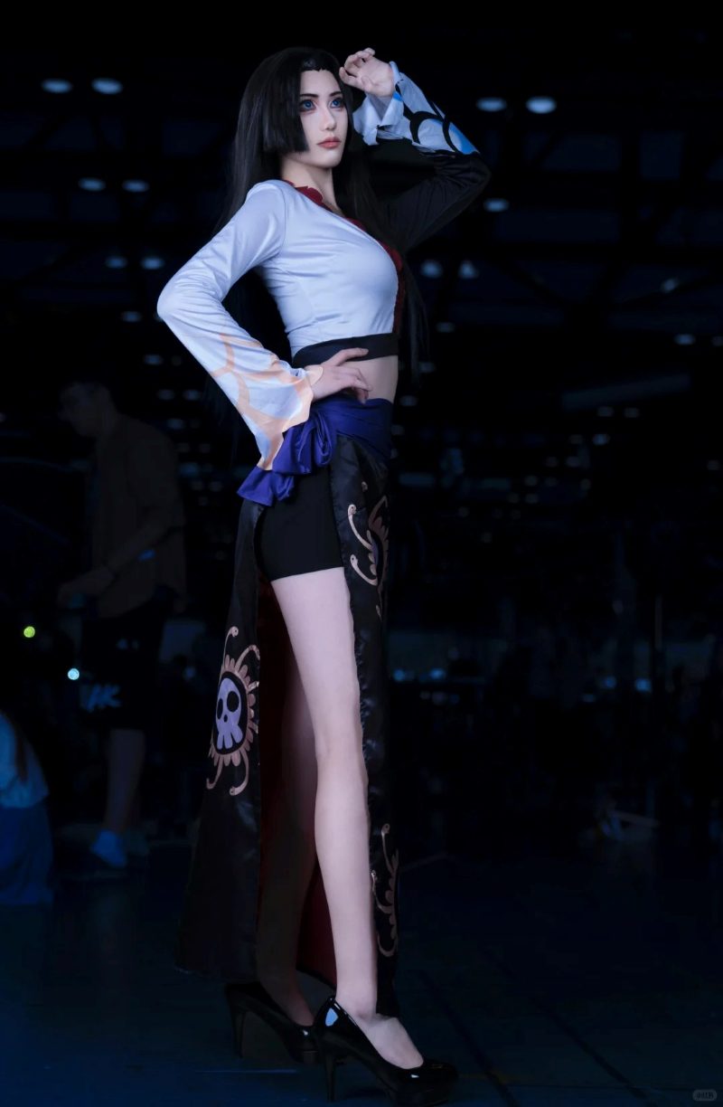 Boa Hancock cosplay đầy cuốn hút