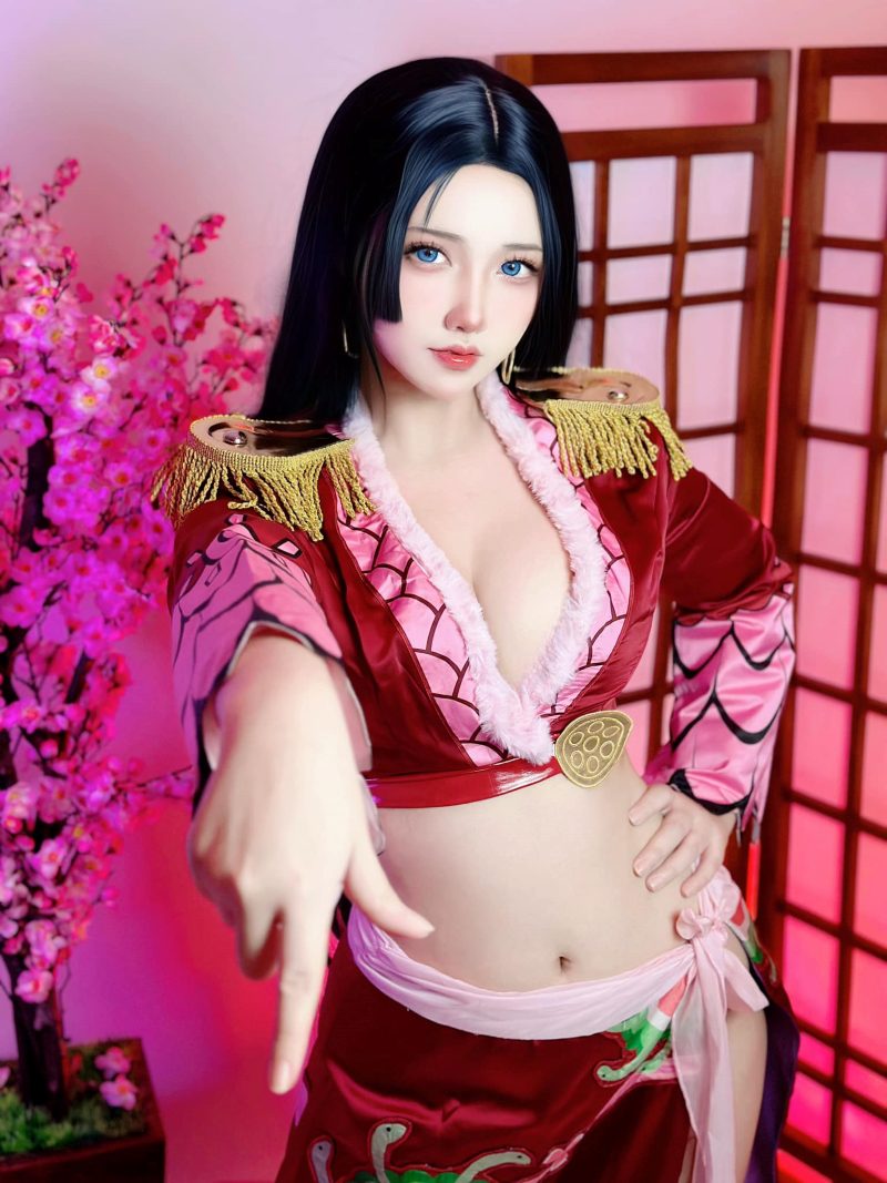 Gái xinh cosplay Boa Hancock đẹp rụng rời