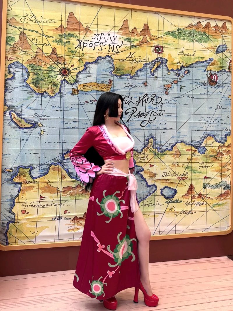 Ảnh gái xinh cosplay Boa Hancock