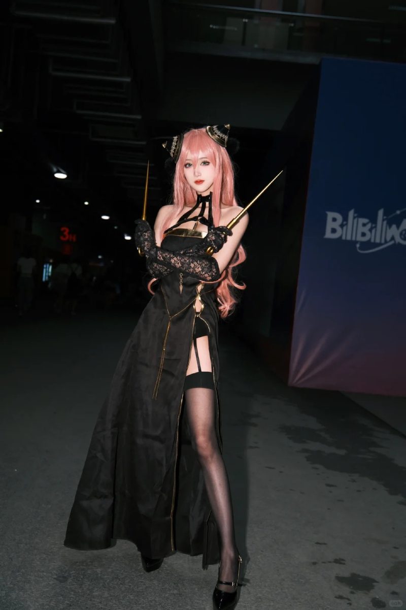 hình ảnh cosplay Anya thần thoại