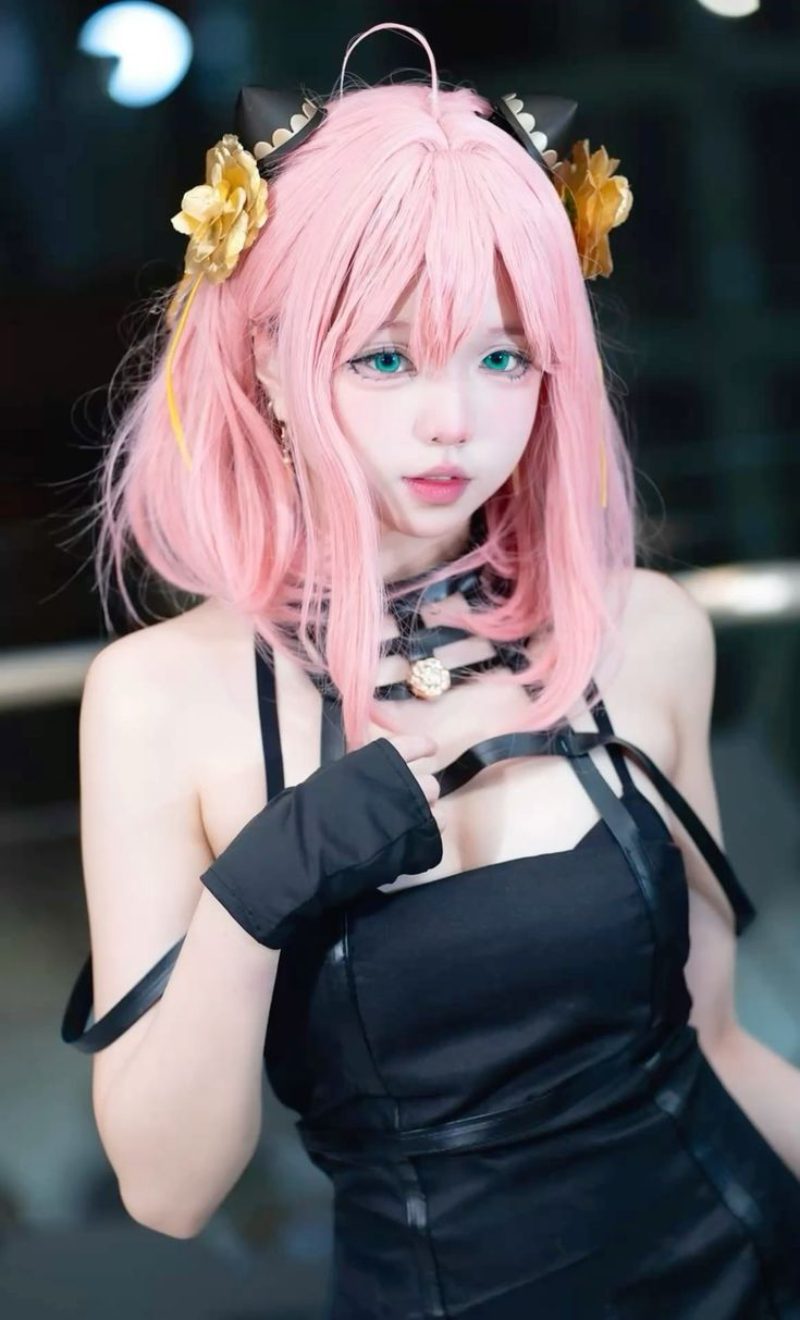 Anya cosplay trang phục