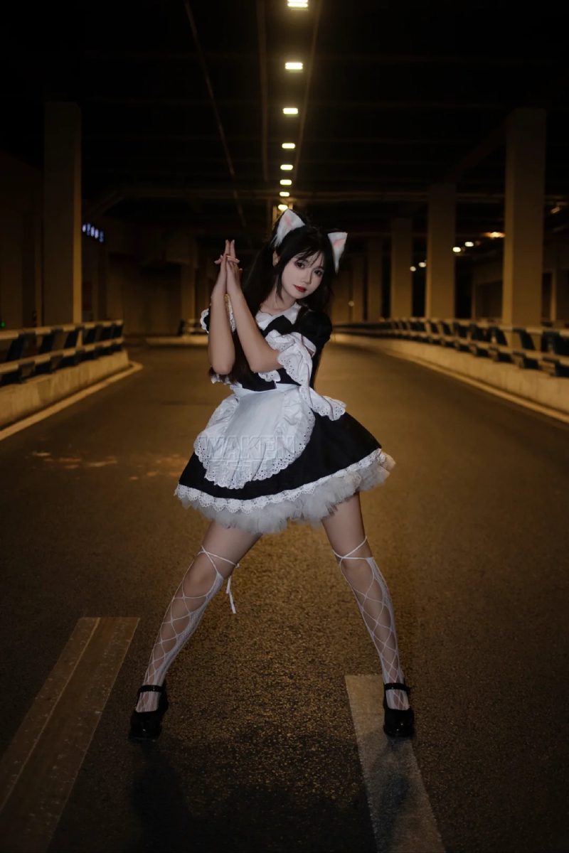 trang phục cosplay hầu gái