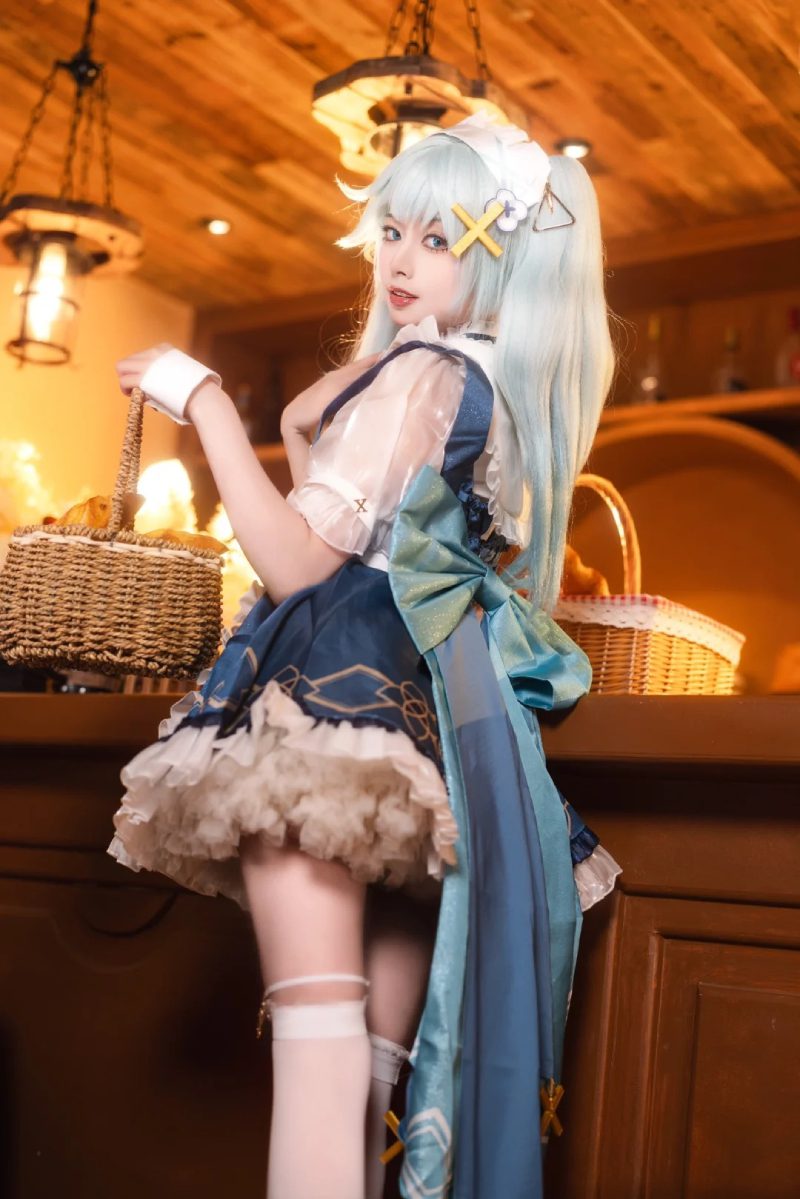 cosplay hầu gái hiện đại