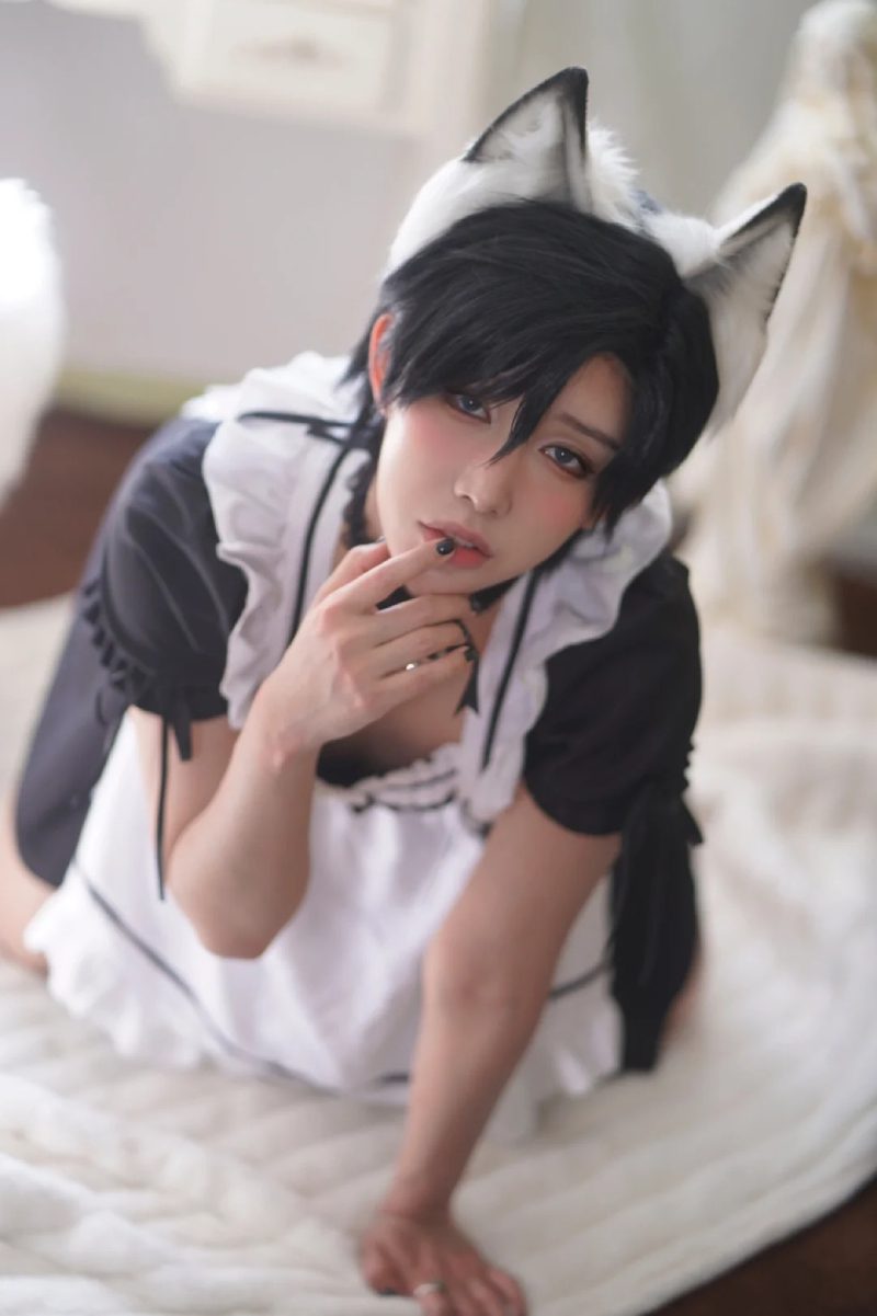 cosplay hầu gái chụp ảnh
