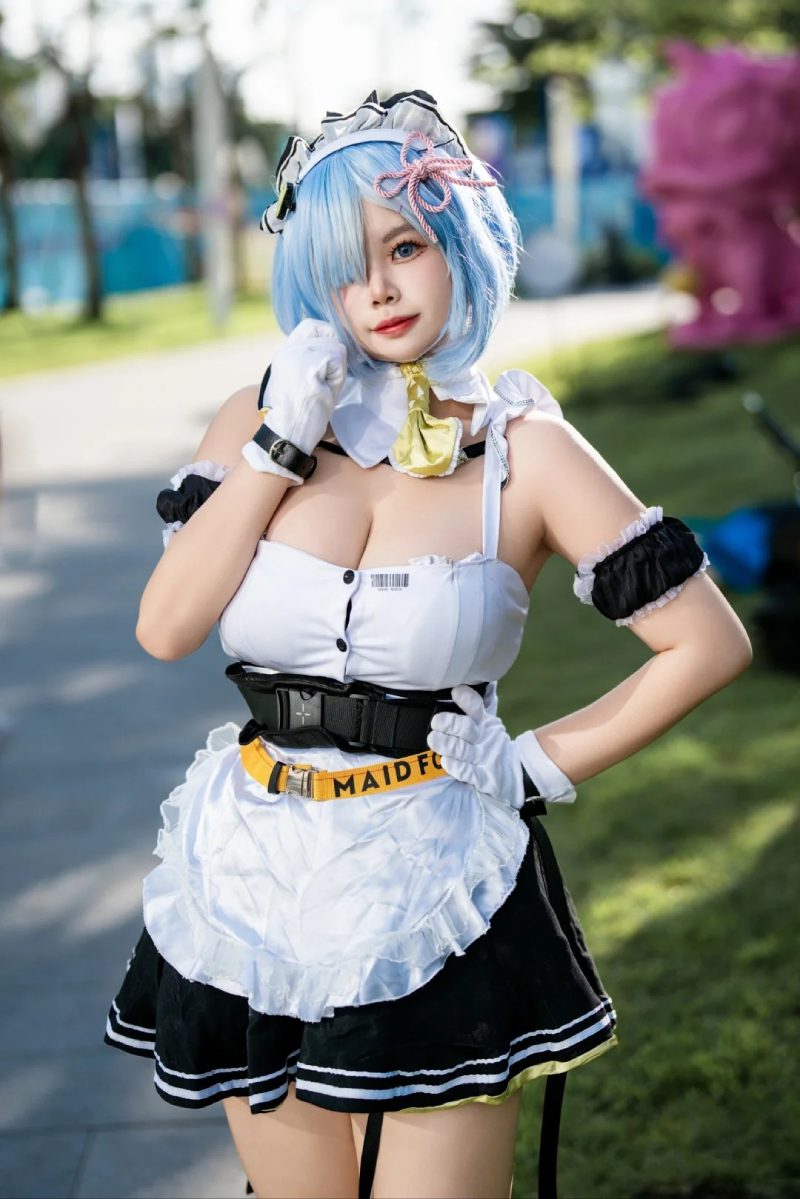 cosplay hầu gái váy ngắn