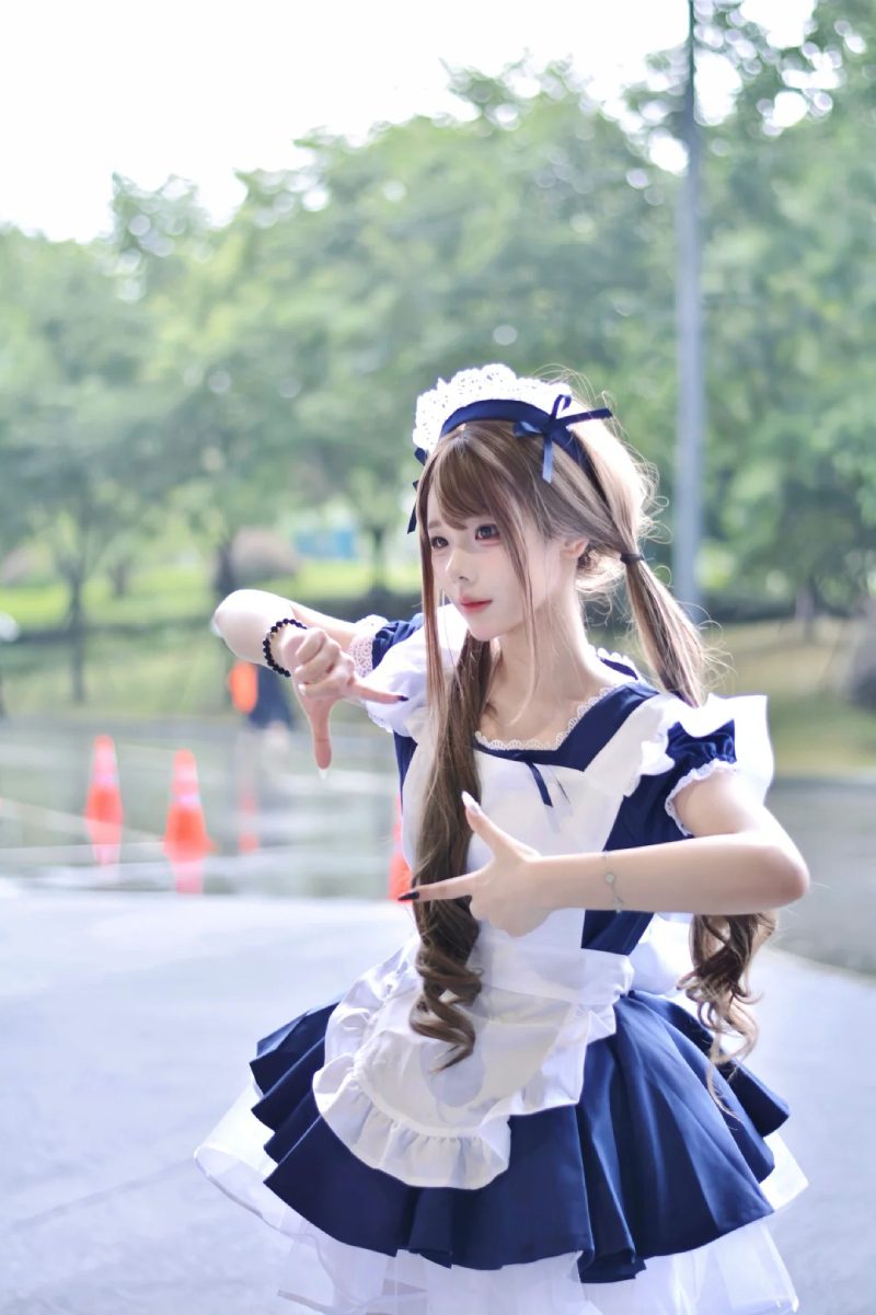 cosplay hầu gái trẻ trung