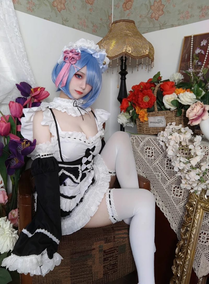 cosplay hầu gái phong cách Pháp