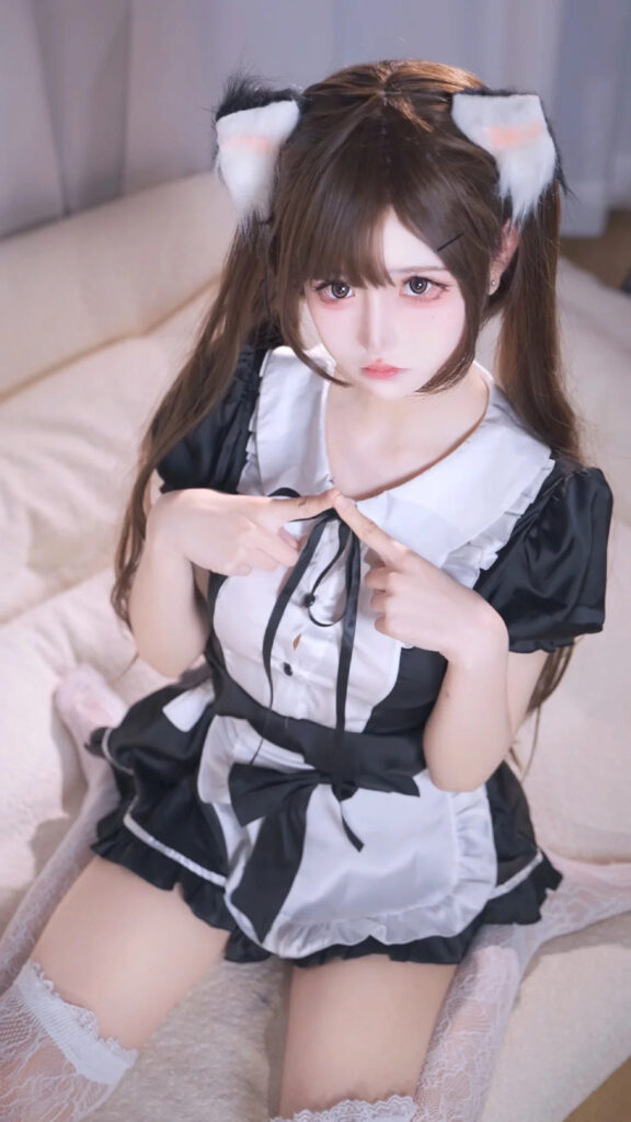 cosplay hầu gái