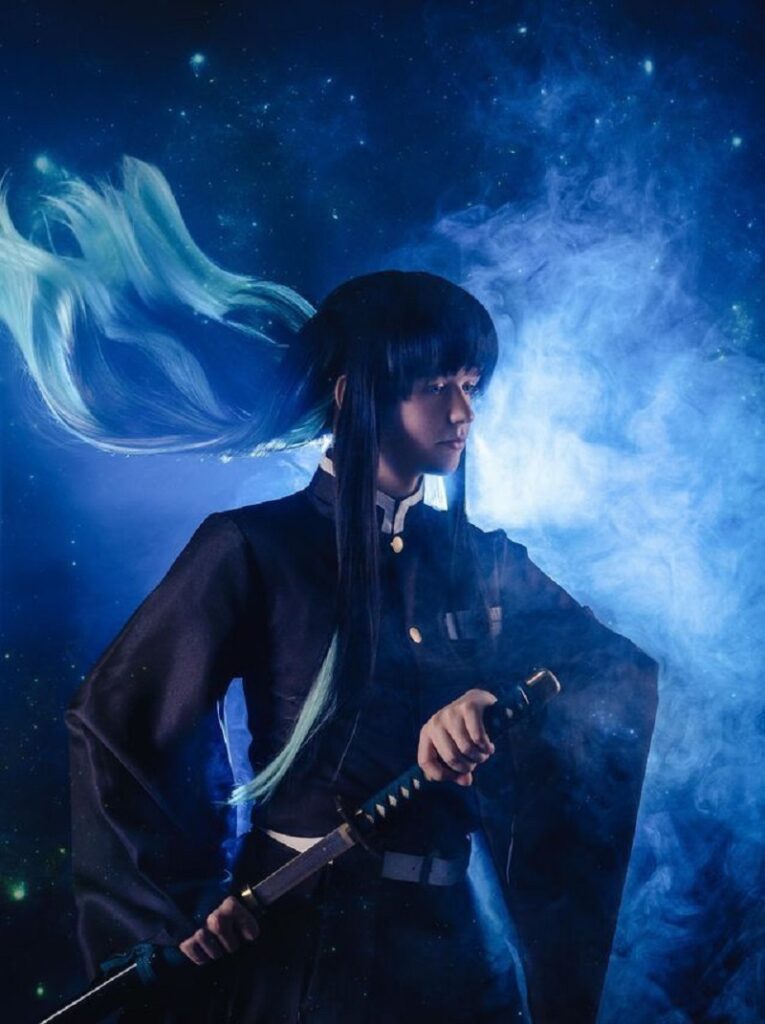 ảnh cosplay muichiro với trang phục