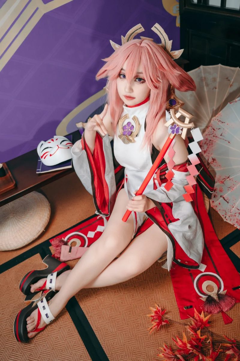 cosplay yae miko chân thực trong genshin impact