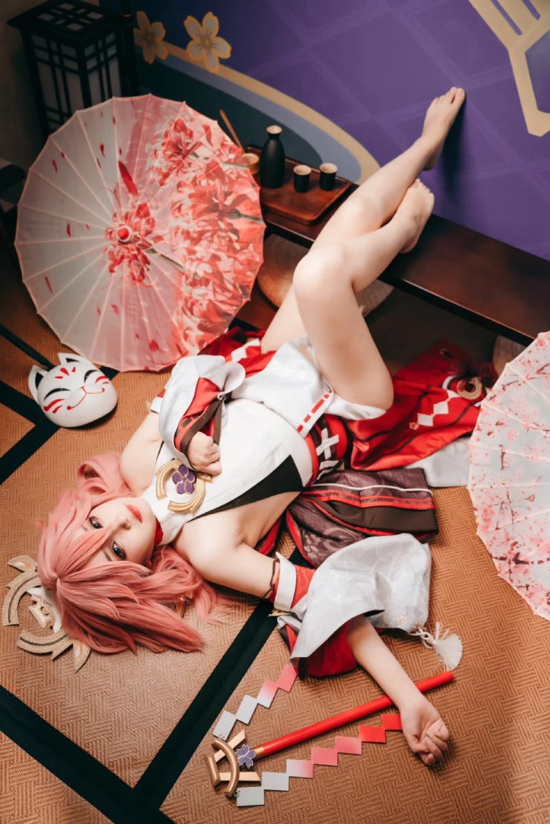 cosplay yae miko thần thái giống game