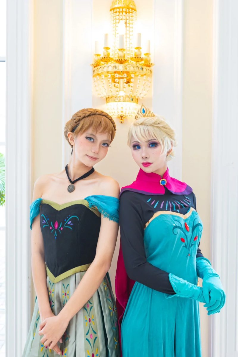 Elsa Anna cosplay từ bộ phim Frozen