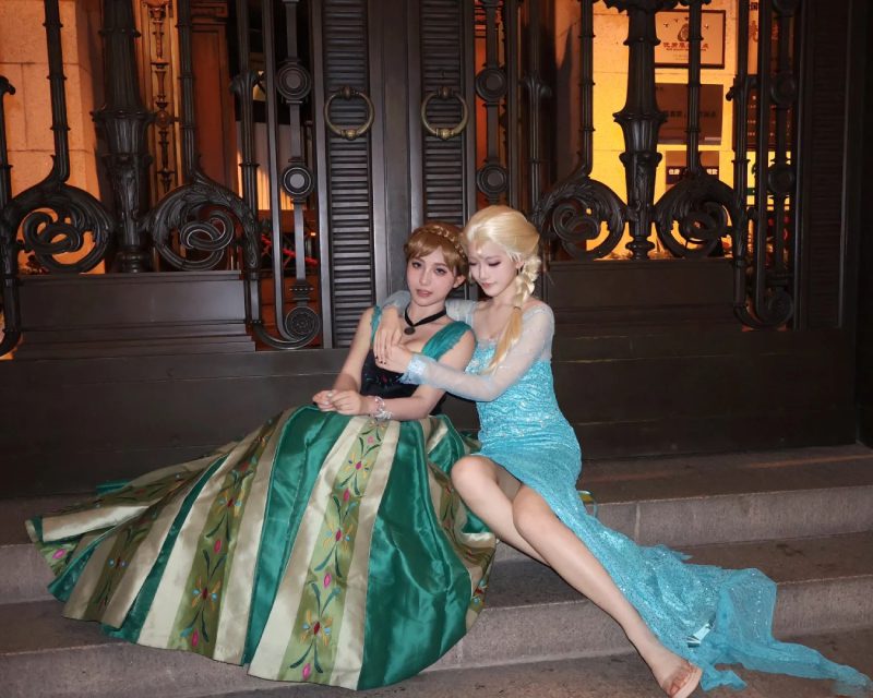 Elsa Anna cosplay