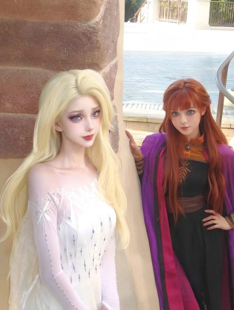 Cosplay Elsa Anna phiên bản mới lạ