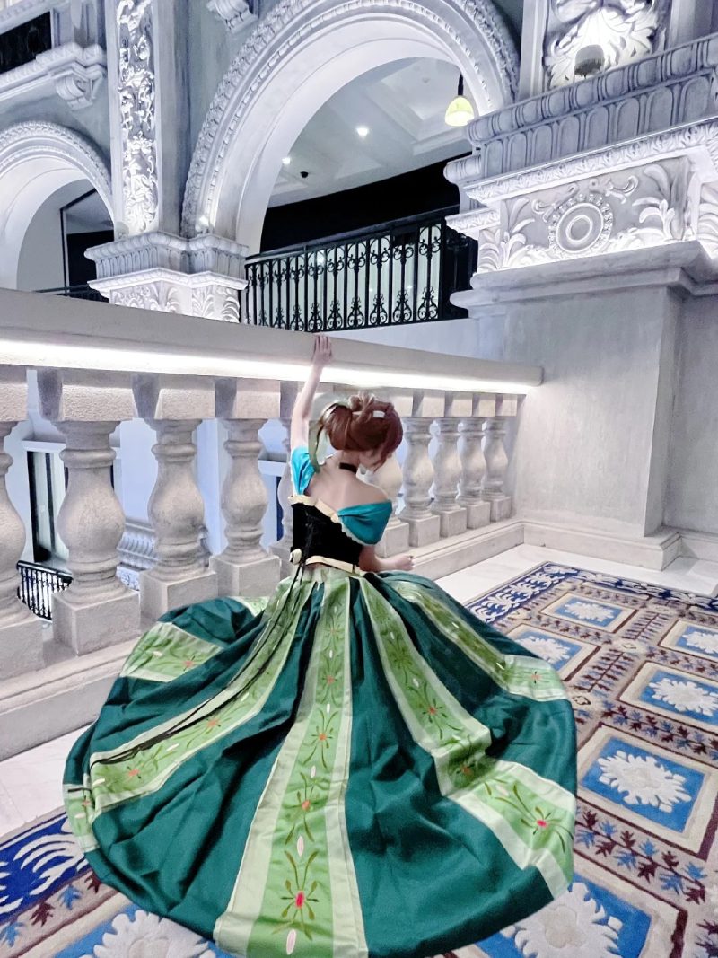 Cosplay Elsa Anna trong vương quốc băng giá