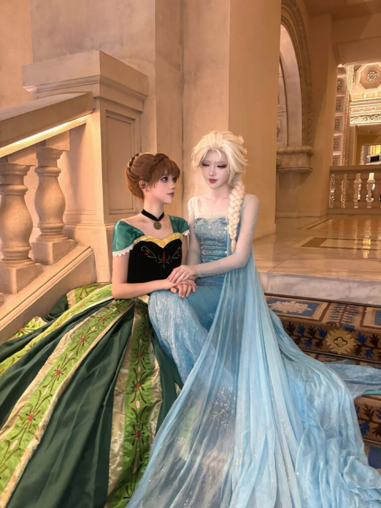 Elsa Anna cosplay