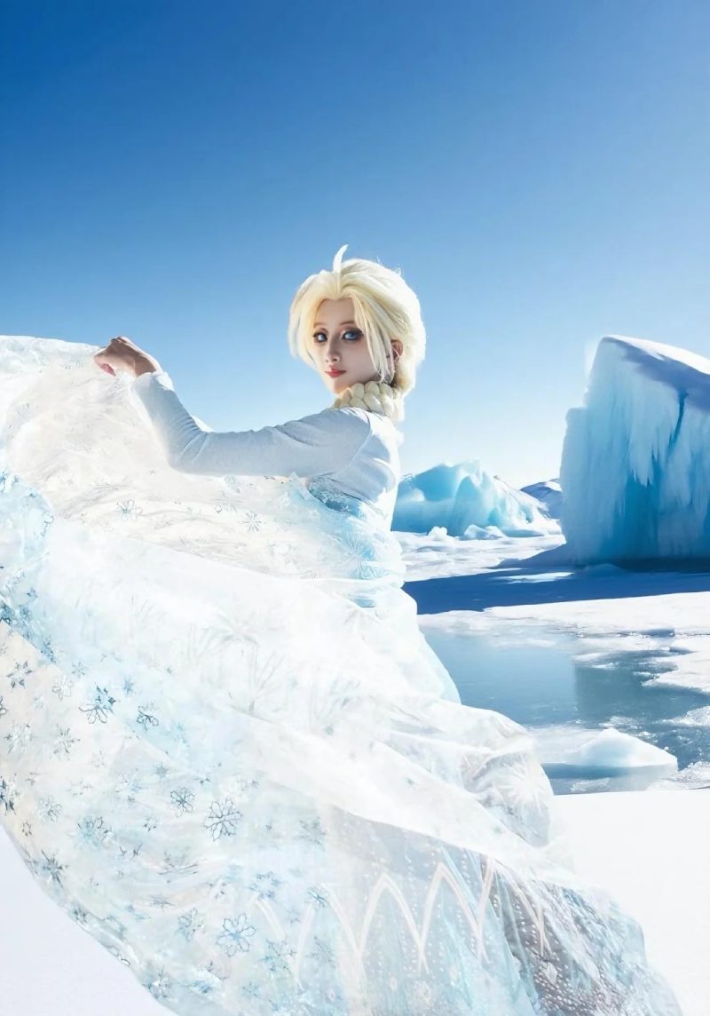 Hình ảnh Elsa Anna cosplay dễ thương