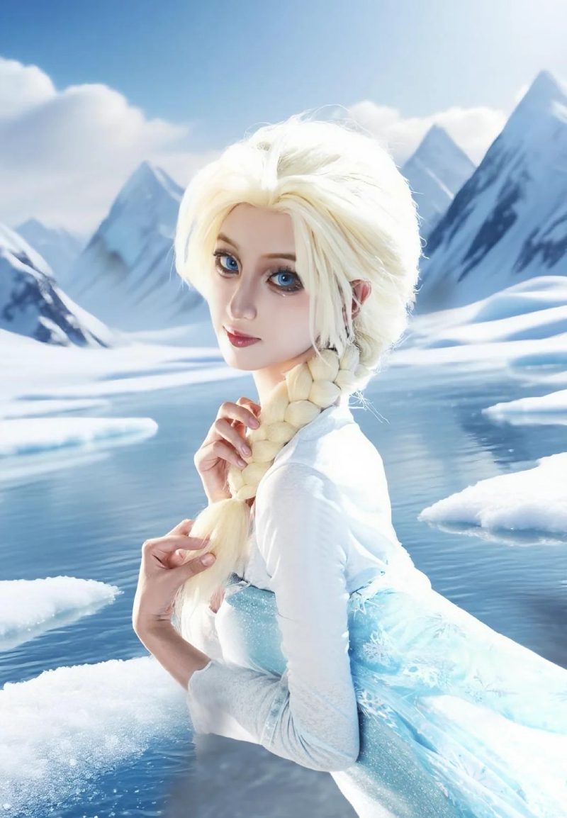 Elsa Anna cosplay trong trang phục tuyết