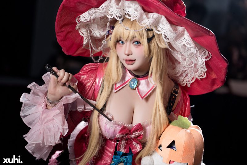 ảnh cosplay anime nữ với vũ khí