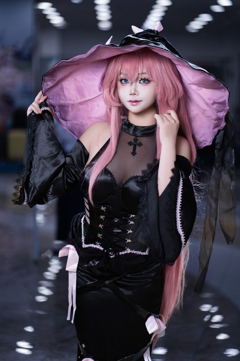 cosplayer anime nữ trong trang phục cổ trang