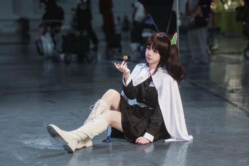 Shinobu cosplay đẹp đến nao lòng