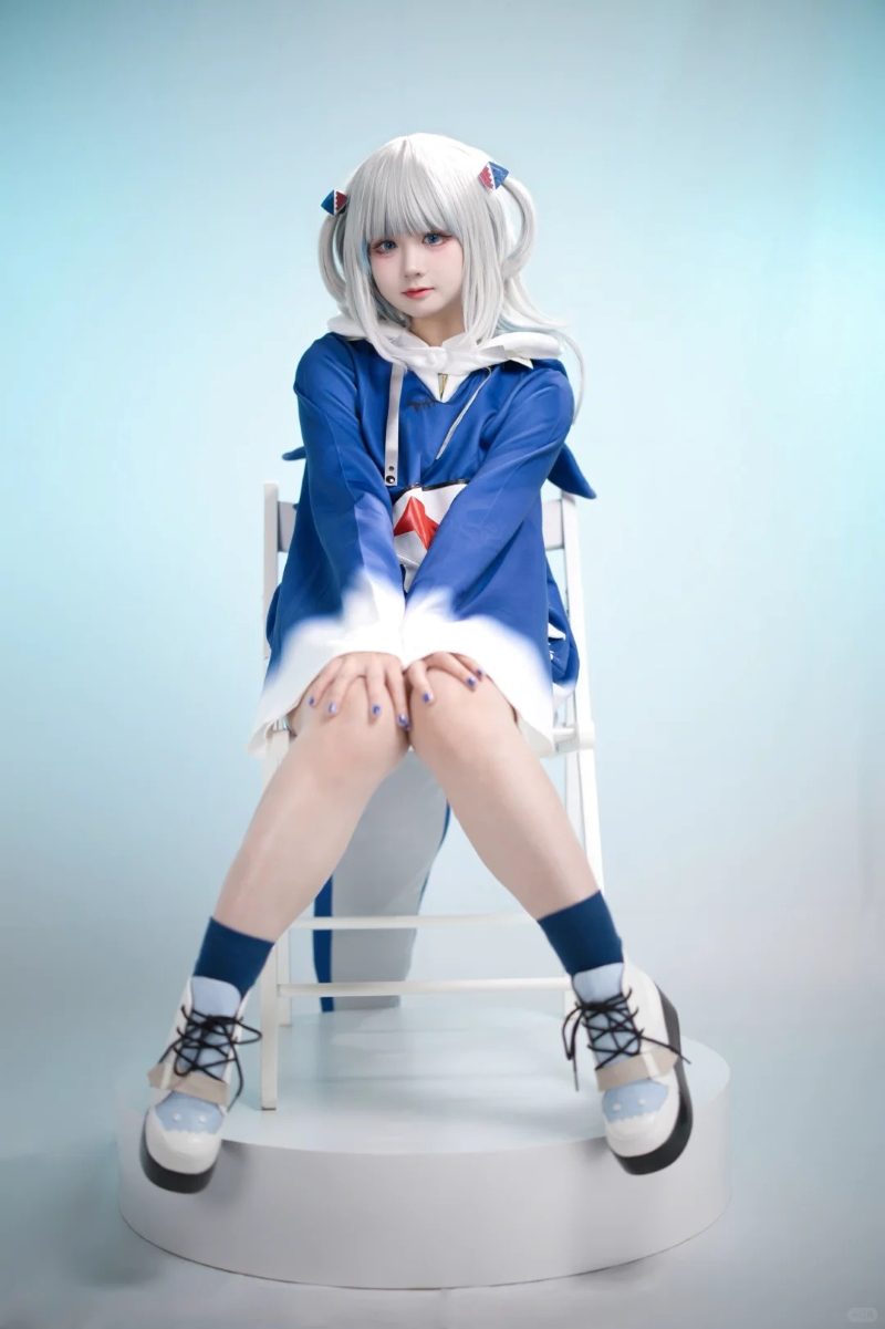 Yaoyaoqwq cosplay Gawr Gura đáng yêu 