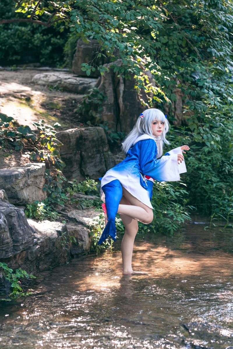 Yaoyaoqwq hóa thân Gawr Gura cosplay 