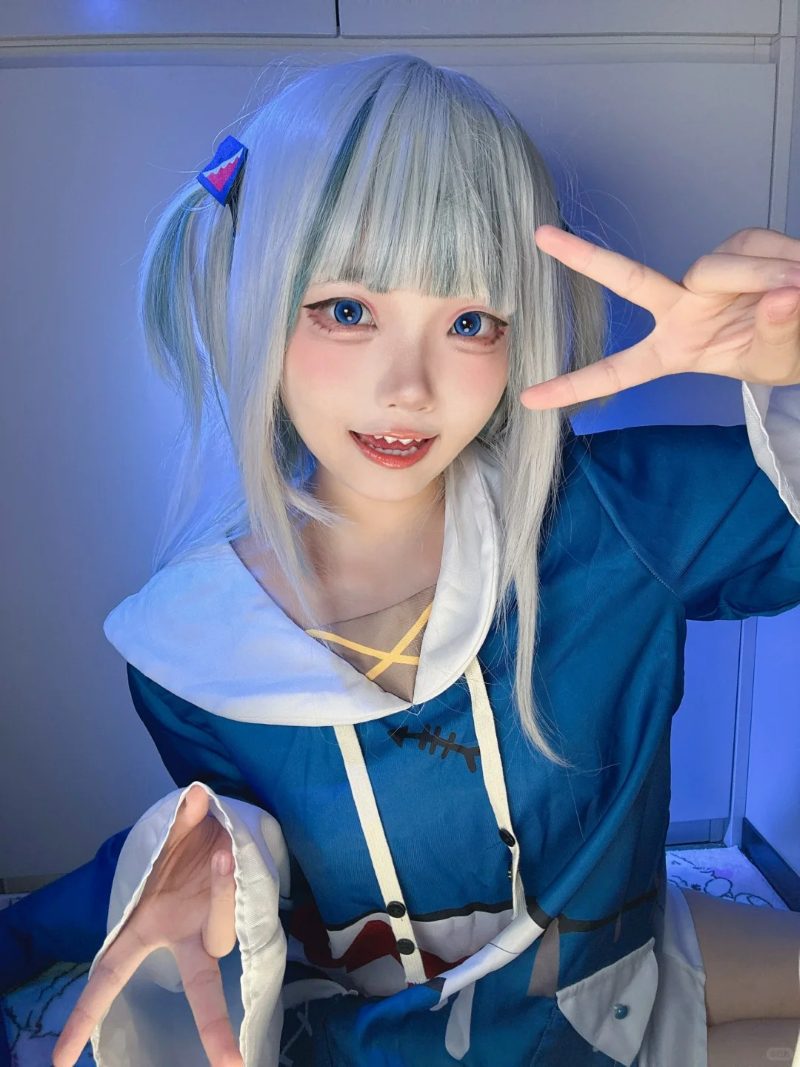 Yaoyaoqwq cosplay Gawr Gura sáng tạo 
