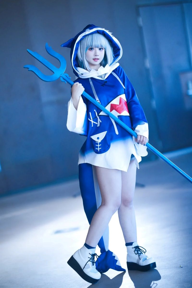 Yaoyaoqwq Gawr Gura cosplay độc đáo và dễ thương