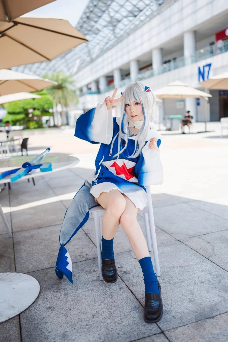 Gawr Gura cosplay Yaoyaoqwq dễ thương tuyệt vời 