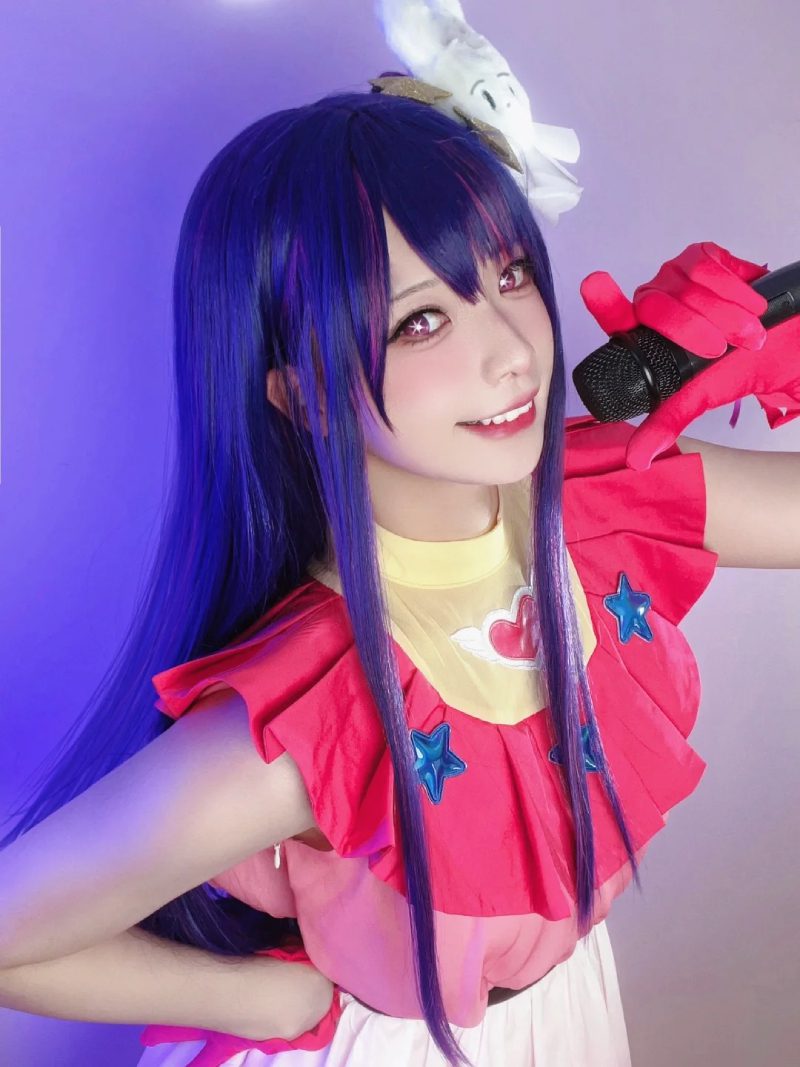 cosplay Ai Hoshino cùng ánh sáng sân khấu lung linh