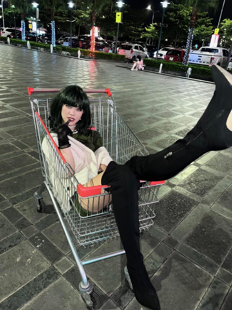 girl cosplay fubuki lạnh lùng quyến rũ