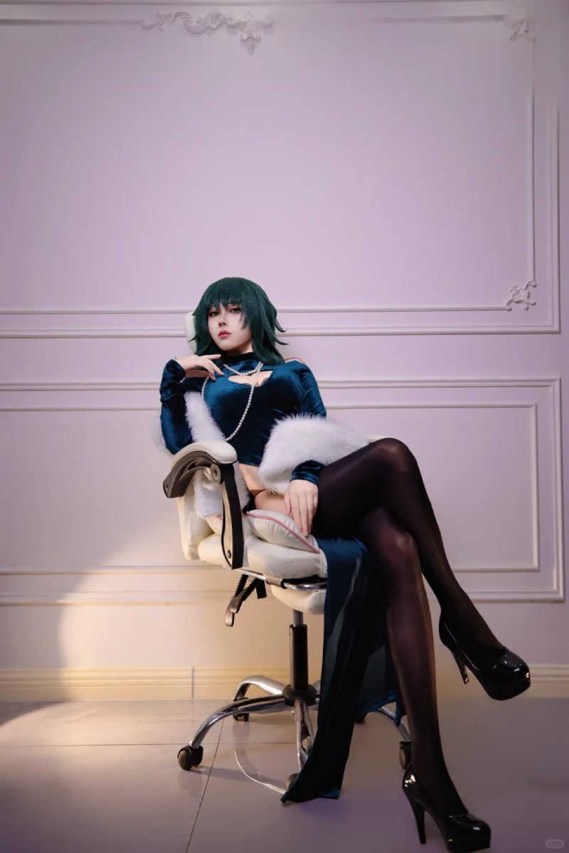 fubuki cosplay girl with confident pose
