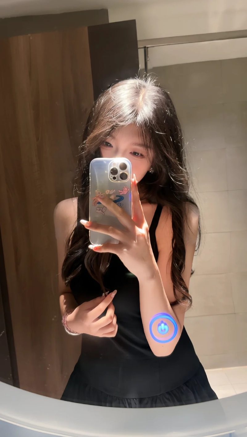 ảnh chụp trước gương che mặt nữ 14