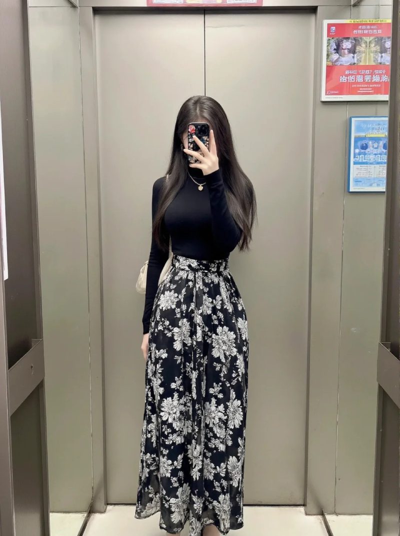 ảnh chụp trước gương che mặt nữ 20