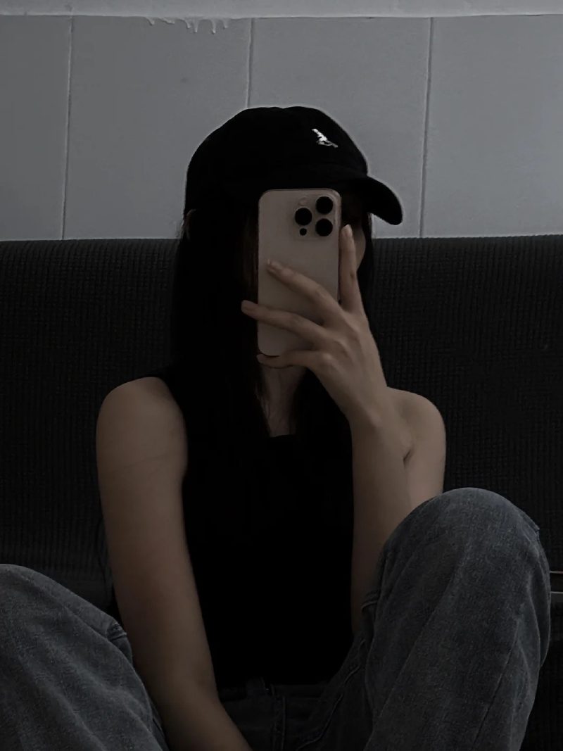 ảnh chụp trước gương che mặt nữ 6