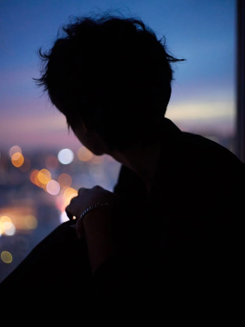 ảnh con trai buồn 4