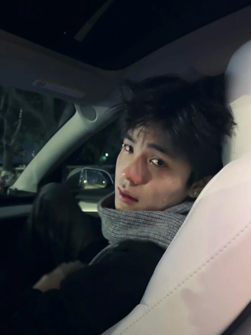 ảnh con trai buồn 8