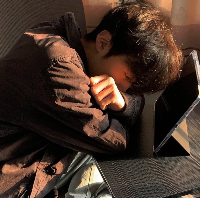 ảnh con trai buồn 9