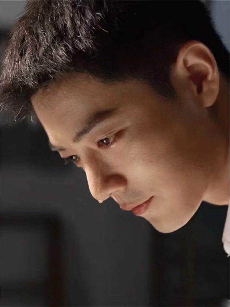 ảnh con trai buồn khóc