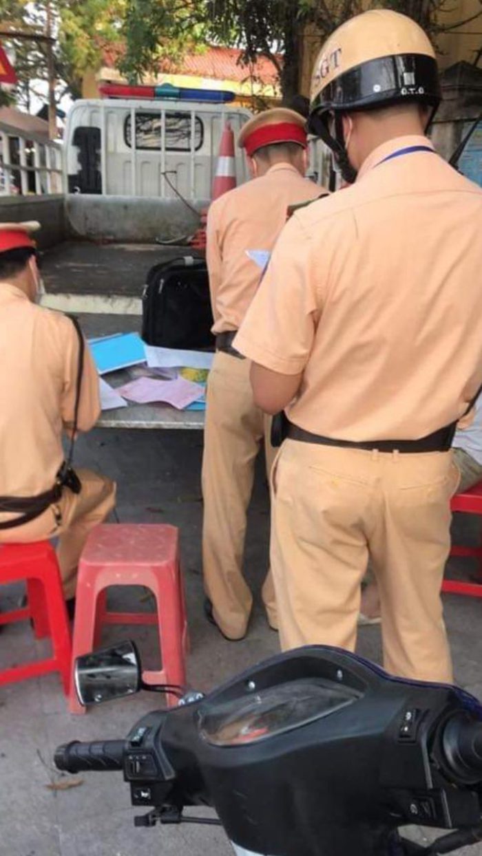 ảnh công an bắt xe 20